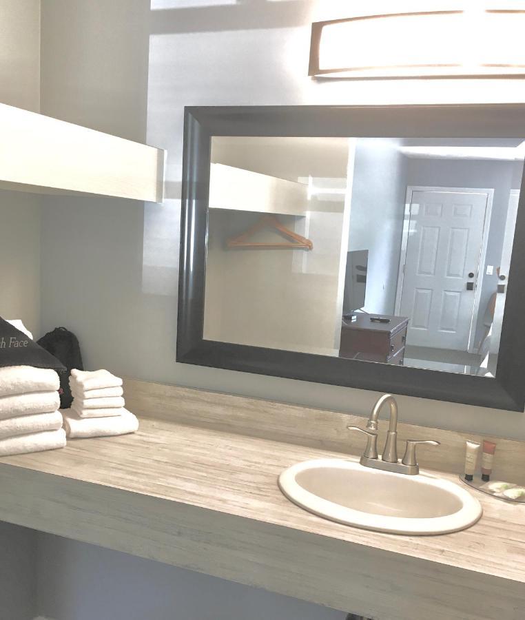 Empire Lakeshore Inn Luaran gambar